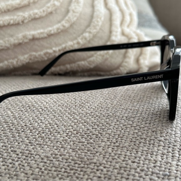 Saint Laurent Sunglasses with case & cleaning cloth - Picture 3 of 3